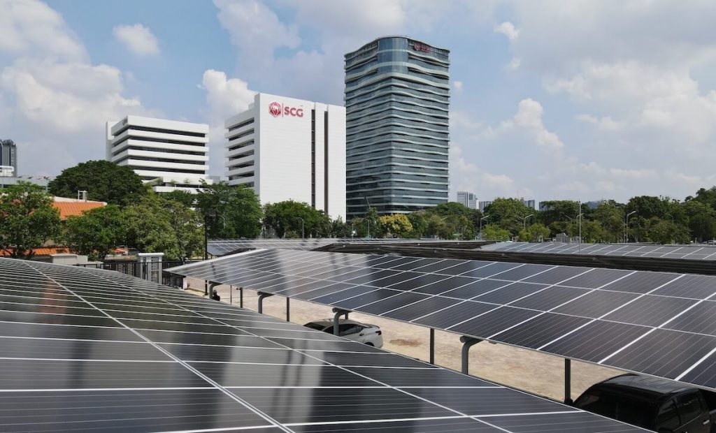 ตัวอย่างการใช้งานแผงโซลาร์ที่ลานจอดรถ หรือ Solar Car Park ใน SCG สำนักงานใหญ่ บางซื่อ